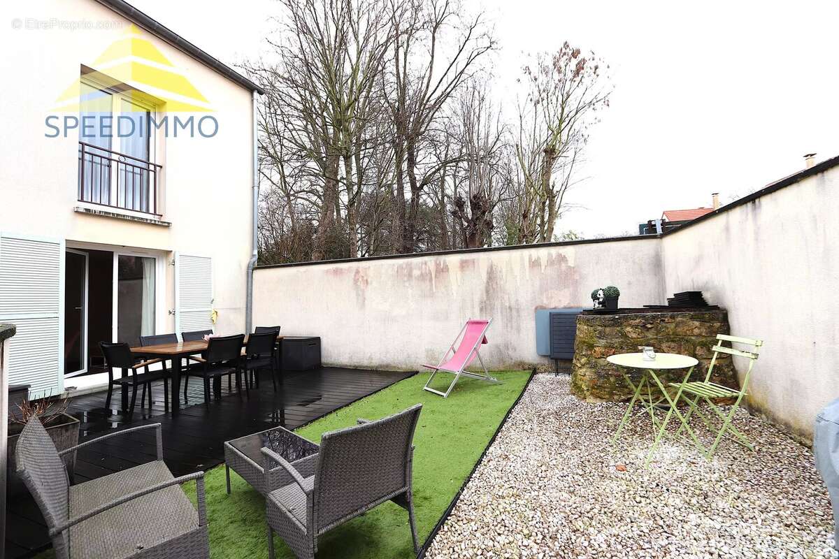 Appartement à MANDRES-LES-ROSES
