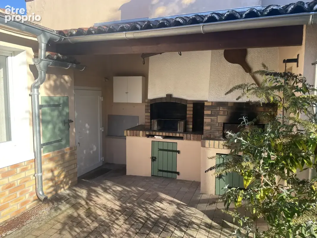 Maison de bourg avec terrain et dependances - photo 19