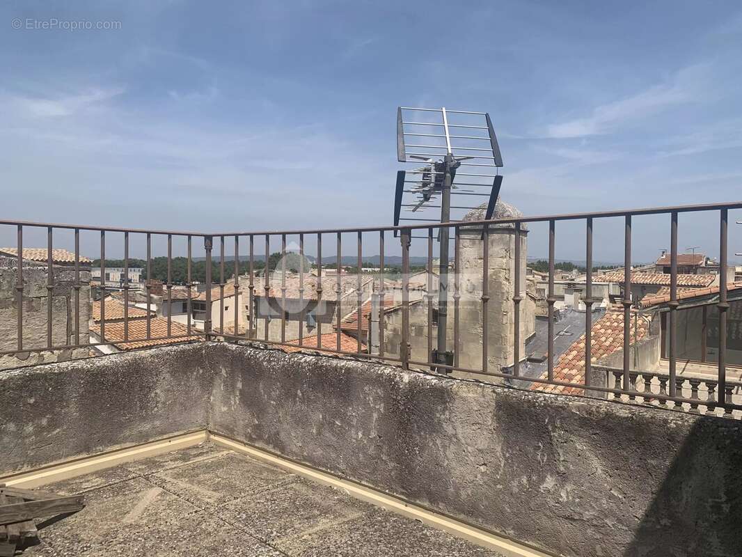 Appartement lumineux de 84 m² à Arles avec terrasse - photo 3
