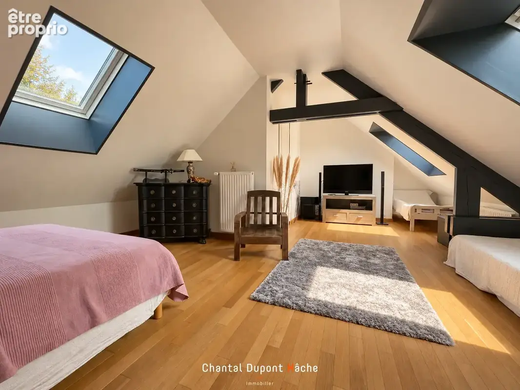 CHARTRES GARE A PIED - Maison contemporaine de 2005, 258m2 habitables, jardin et double garage ! - photo 16