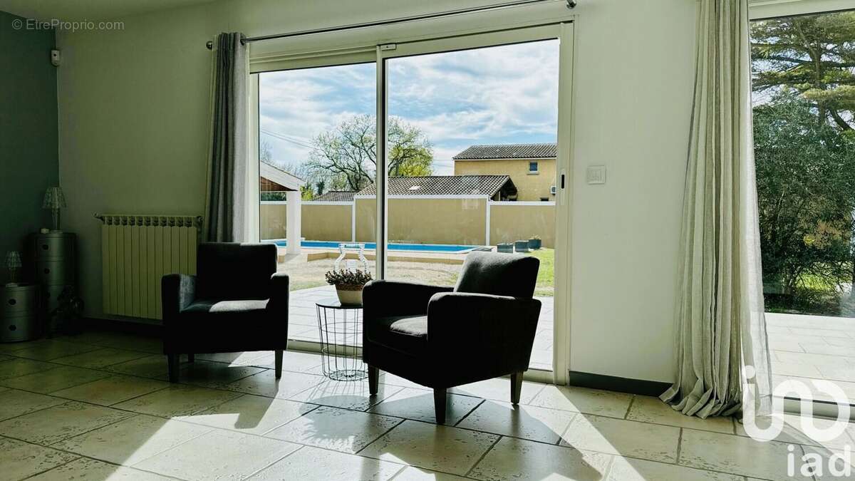 Photo 7 - Maison à ENTRAIGUES-SUR-LA-SORGUE