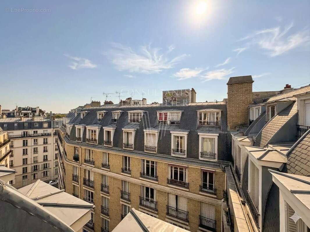 Appartement à PARIS-16E