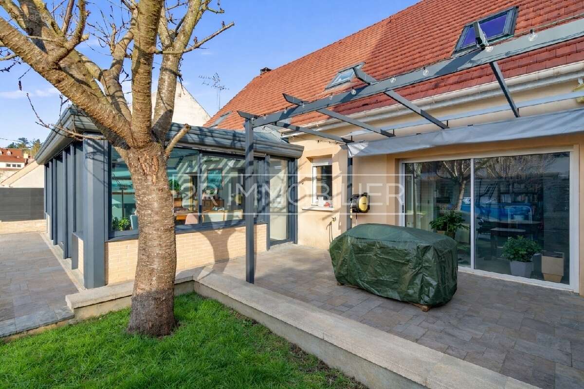 Maison à BUSSY-SAINT-GEORGES