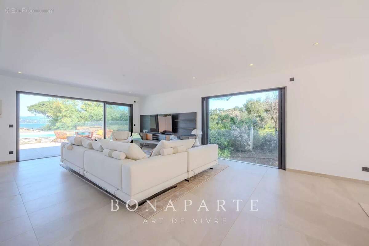 GASSIN - SAINT-TROPEZ Exclusivité : Magnifique villa-appartement en duplex avec très belle vue merUSIVITE : Magnifique "villa ap - photo 29