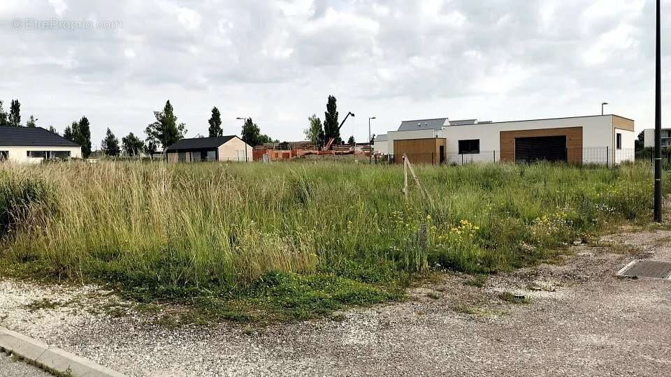 Terrain à PONT-SAINTE-MARIE