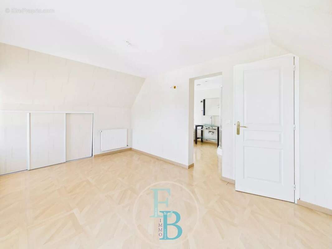 Maison à COLLEVILLE-SUR-MER