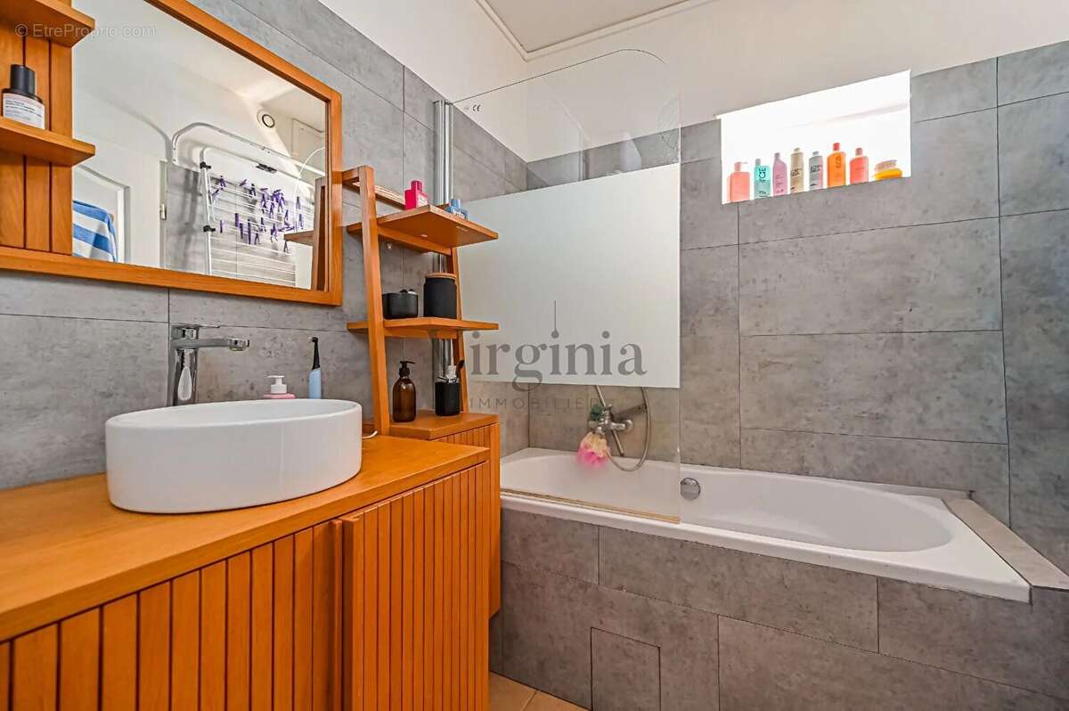 Appartement à CHARENTON-LE-PONT