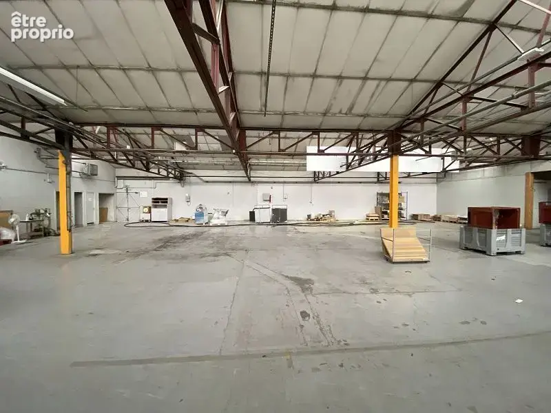 Commerce 5500 m² à Montbrison  - photo 2
