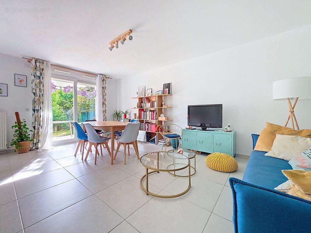 Appartement - 2 Chambres - Rez de Jardin - Buanderie - Cellier - Jardin - Garage en sus - Proche commodités - photo 4
