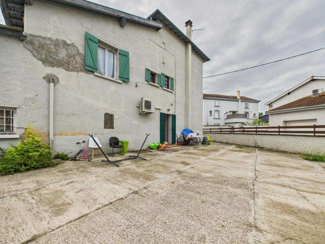 Maison à SEREZIN-DU-RHONE