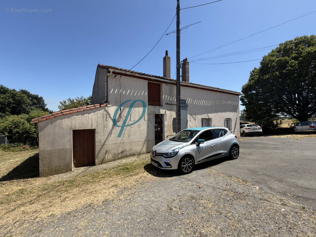Maison à MONTREVAULT