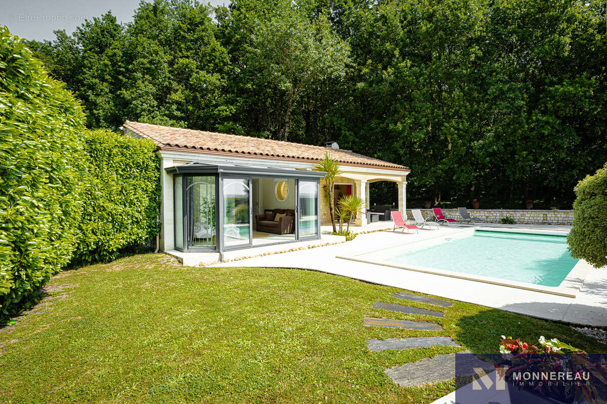 Maison à BARBEZIEUX-SAINT-HILAIRE