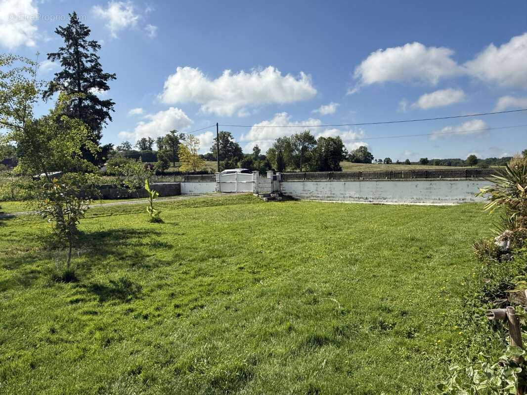Maison à SAINT-GERMAIN-LES-BELLES