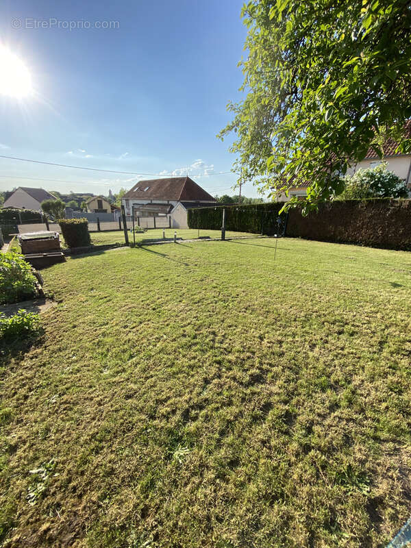 Maison à MONT-SAINT-SULPICE