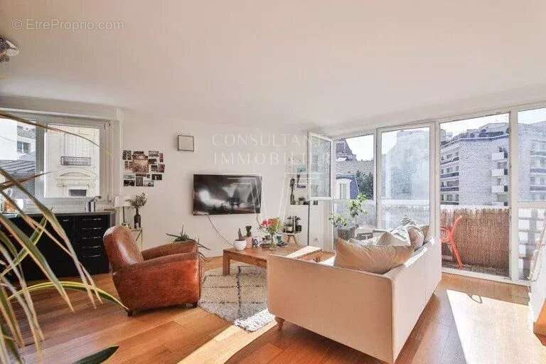 Appartement à PARIS-16E