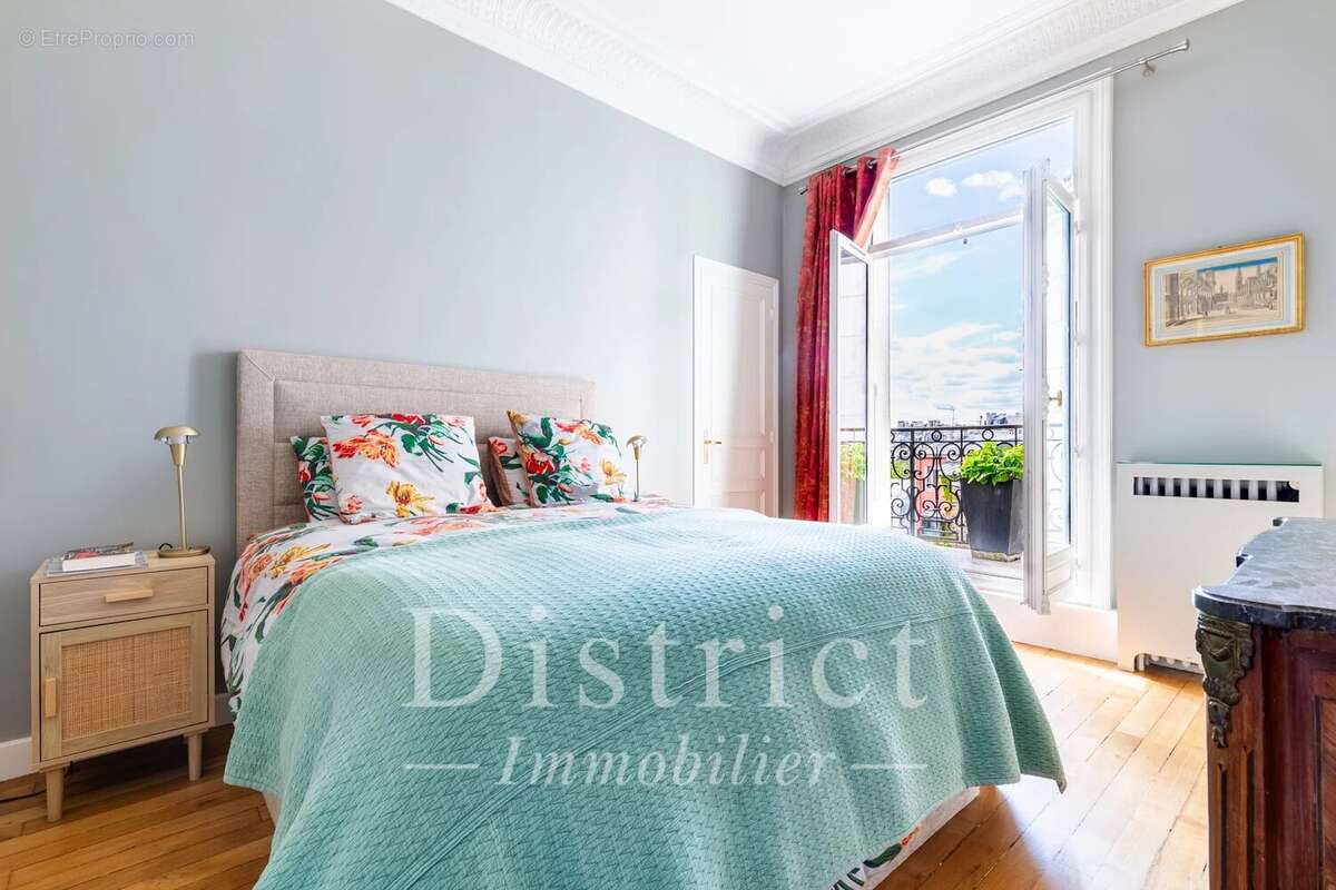Appartement à PARIS-17E