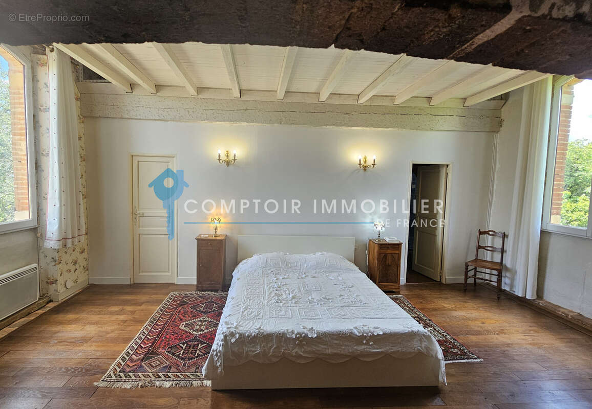 Propriété Historique du 14 ième Siècle - 16 pièces - 550 m2 sur un terrain de 8000 m2 - photo 12