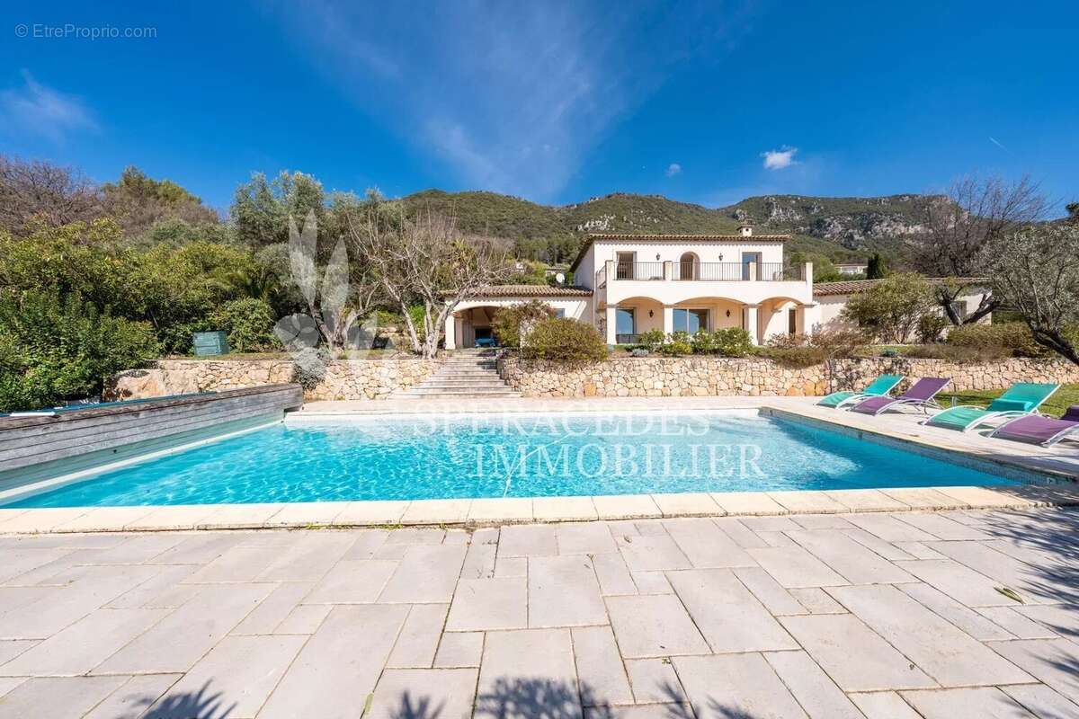 Maison à TOURRETTES-SUR-LOUP