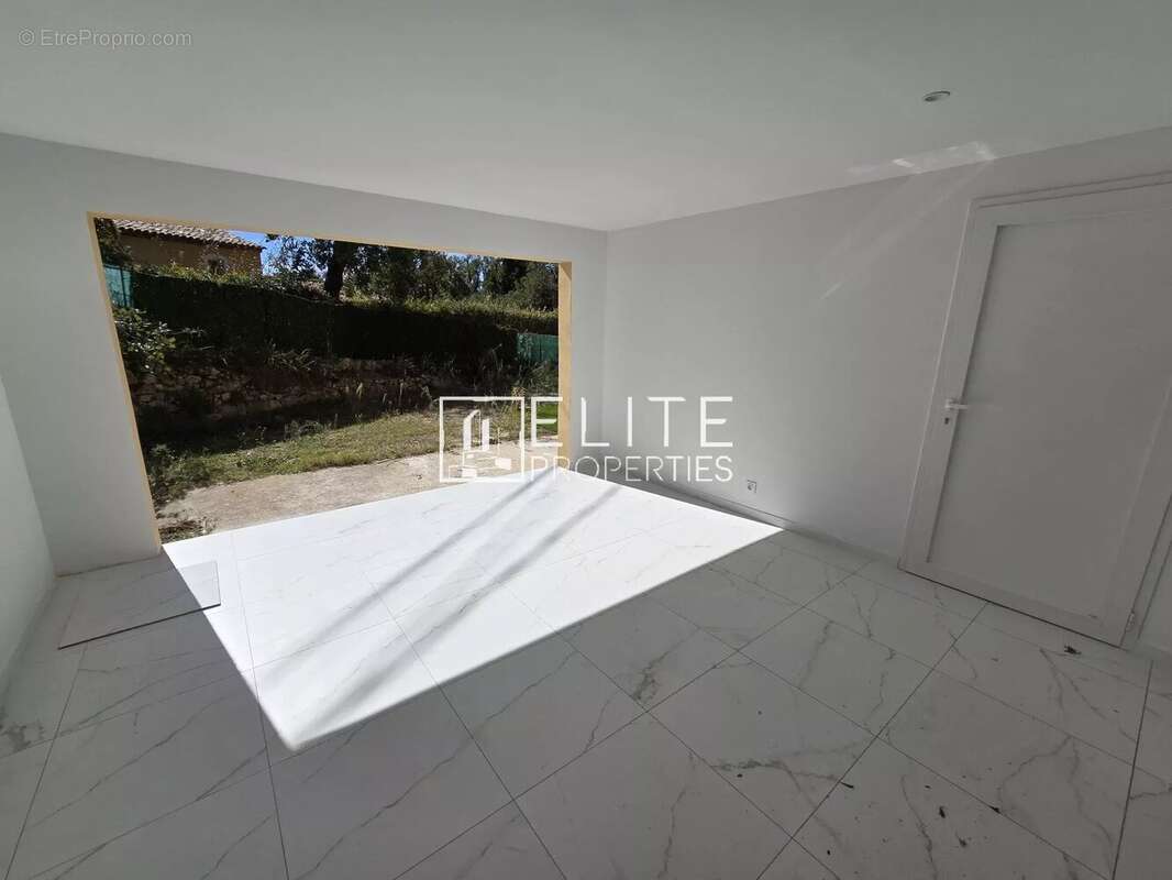 Appartement à VALBONNE