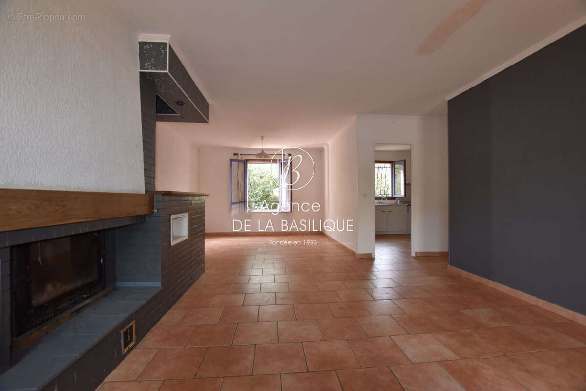Maison à SAINT-MAXIMIN-LA-SAINTE-BAUME