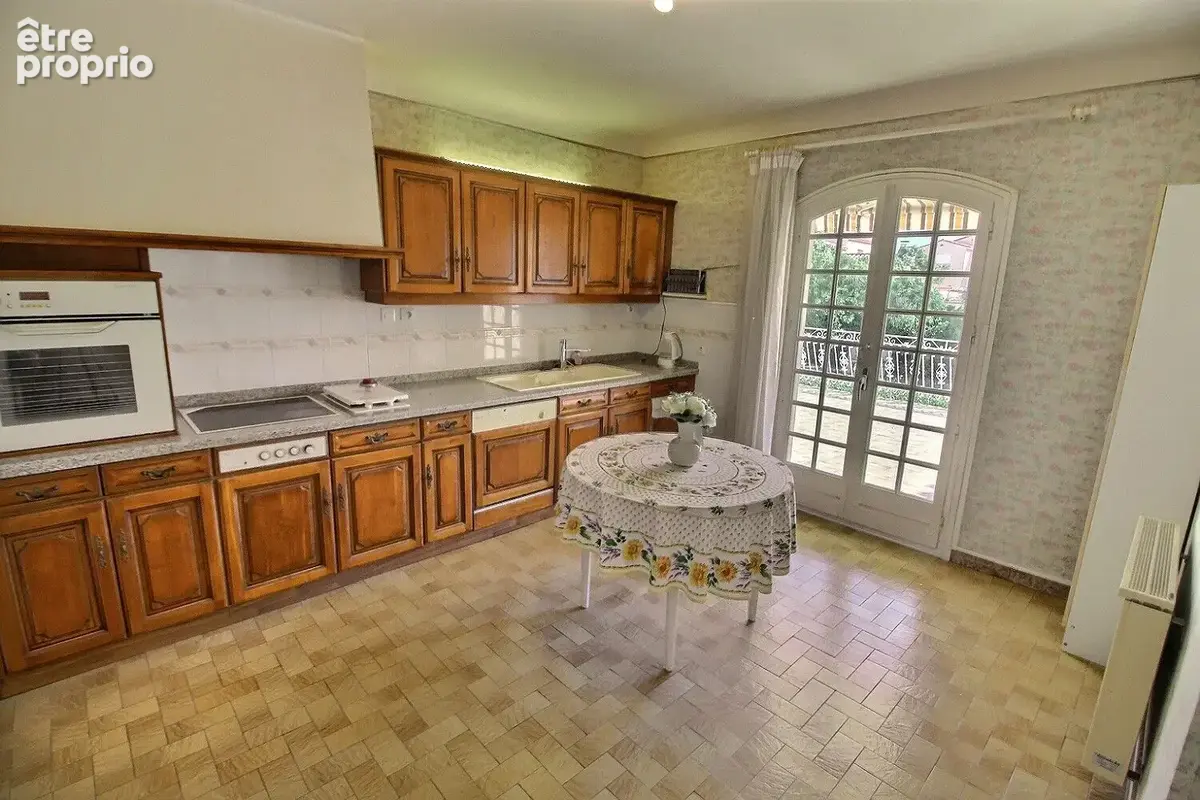 Villa d'architecte des années 75 développant 135 m² sur terrain de 1500 m² - photo 7