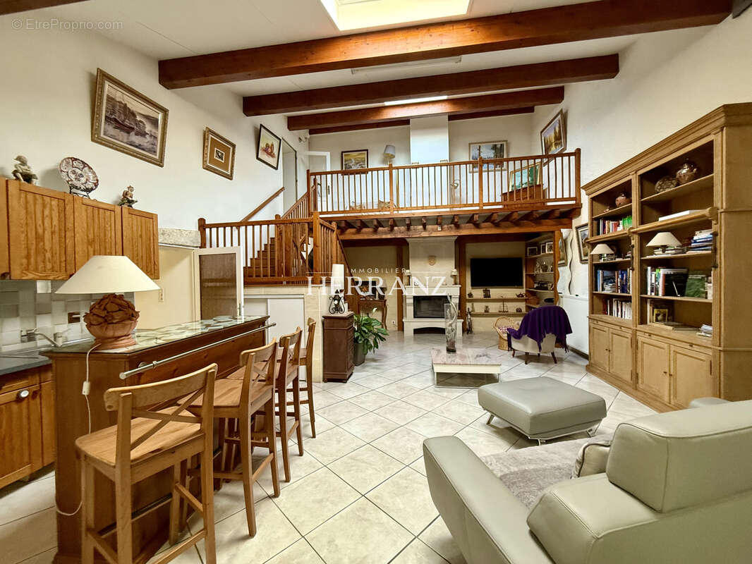Maison à SAINT-EMILION