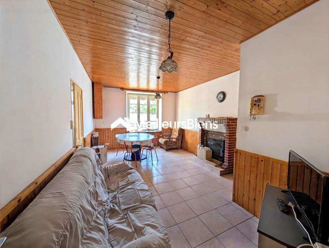 56130 CAMOEL- Maison de bourg 110 m2 - 3 chambres, terrain de 249 m² - photo 2