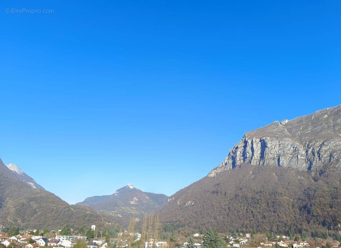 Appartement à SAINT-EGREVE