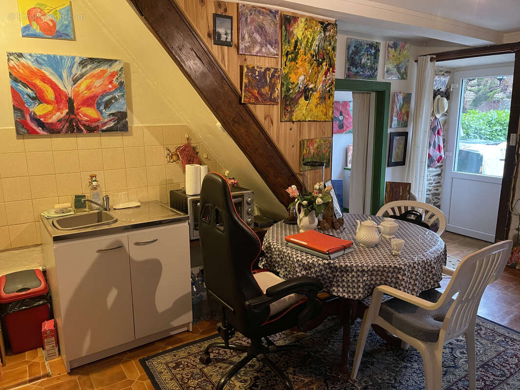 Maison à SAINT-GENEST-SUR-ROSELLE