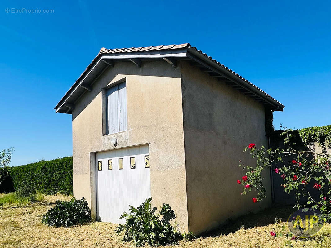 Maison à LALANDE-DE-POMEROL