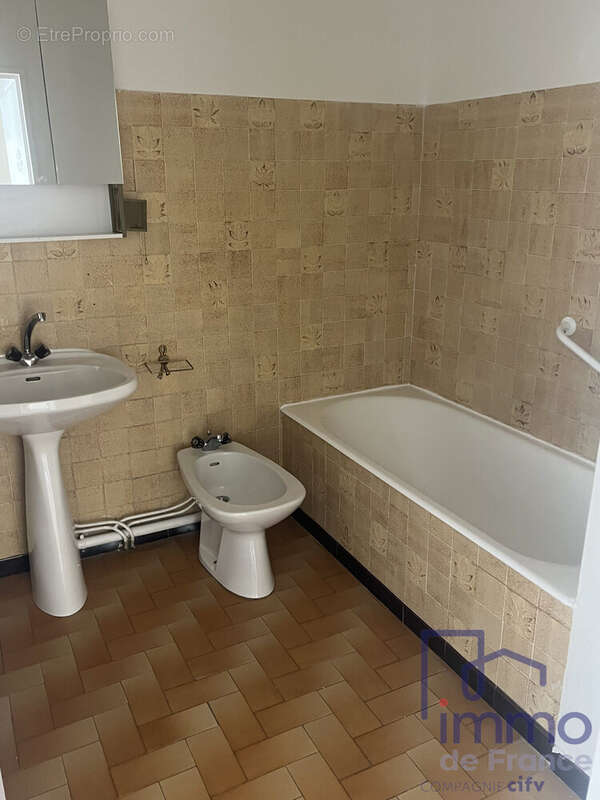 Appartement 45 m² à Saint-Etienne  - photo 3