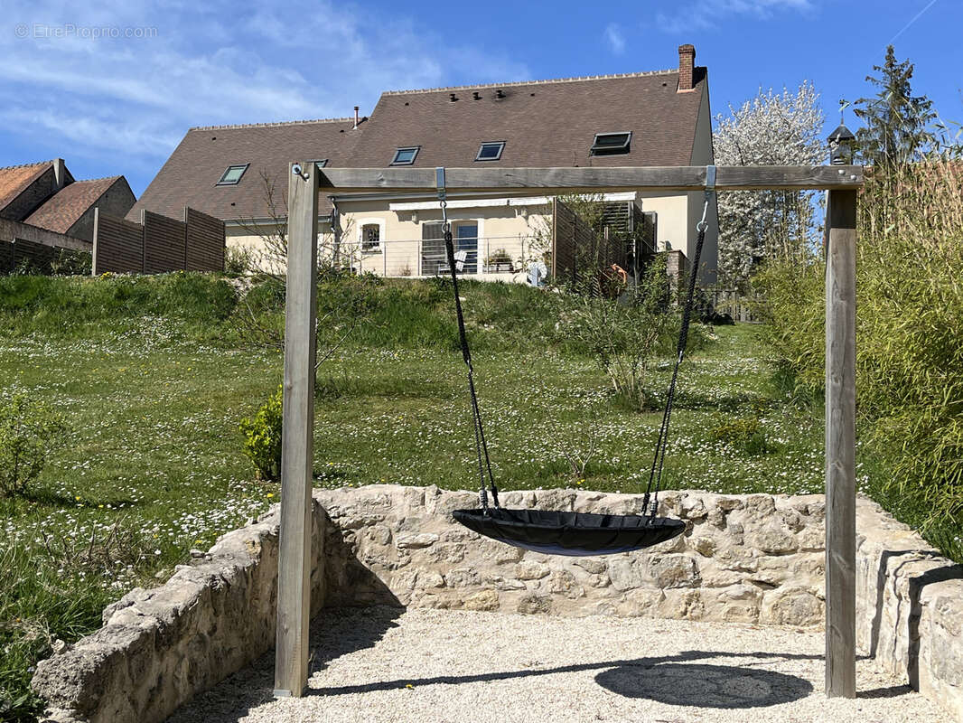 Maison à BRIARRES-SUR-ESSONNE