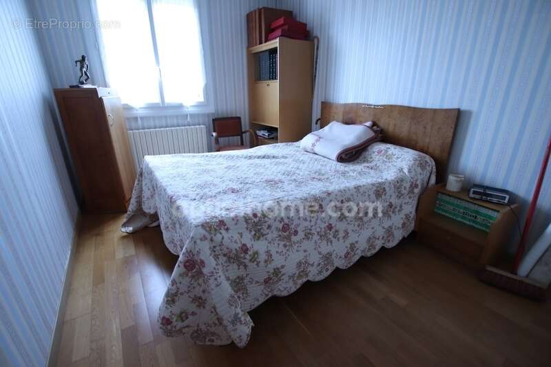 Maison à SAINT-JEAN-DE-LA-RUELLE