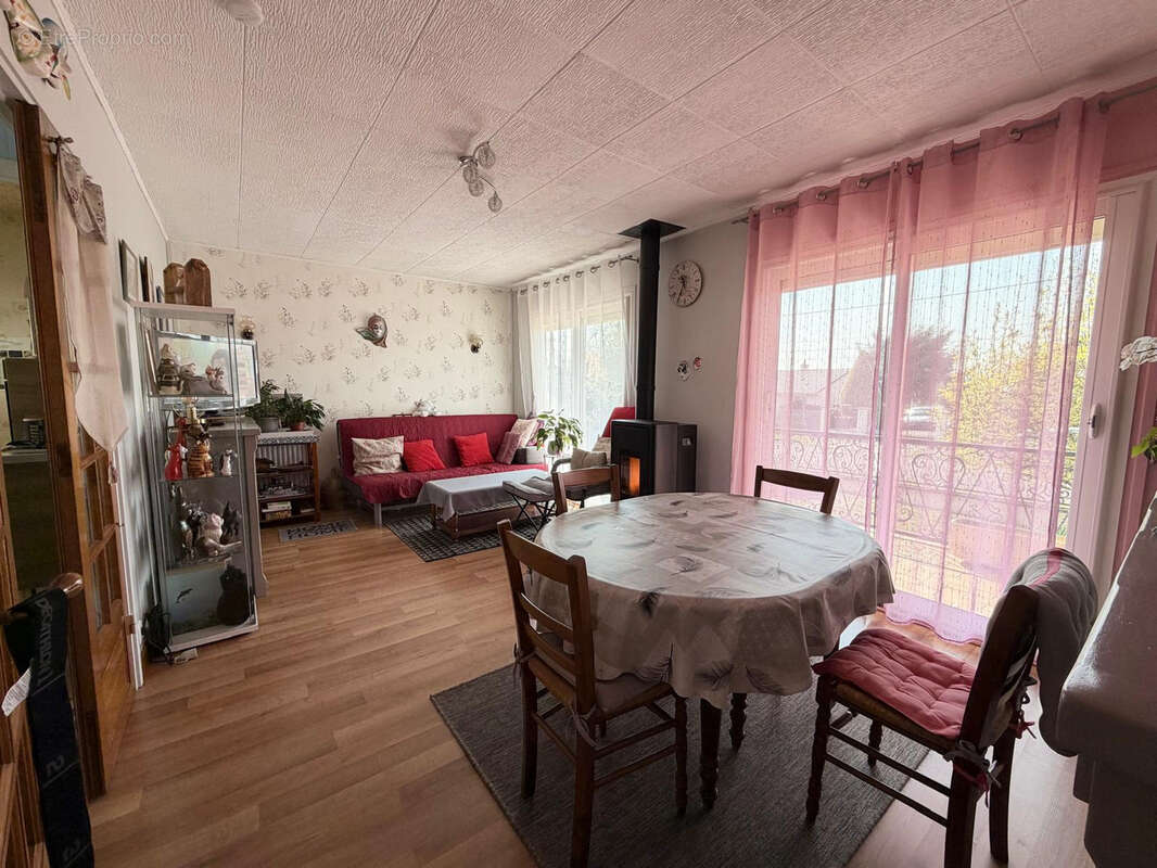 Maison à FERRIERES-EN-GATINAIS