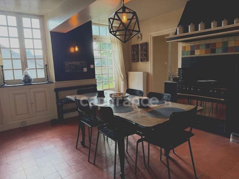 Maison à vendre 9 pièces GY L'EVEQUE (89) Propriété de caractère de 185 m2 4 chambres plus bureau   Terrain - photo 2