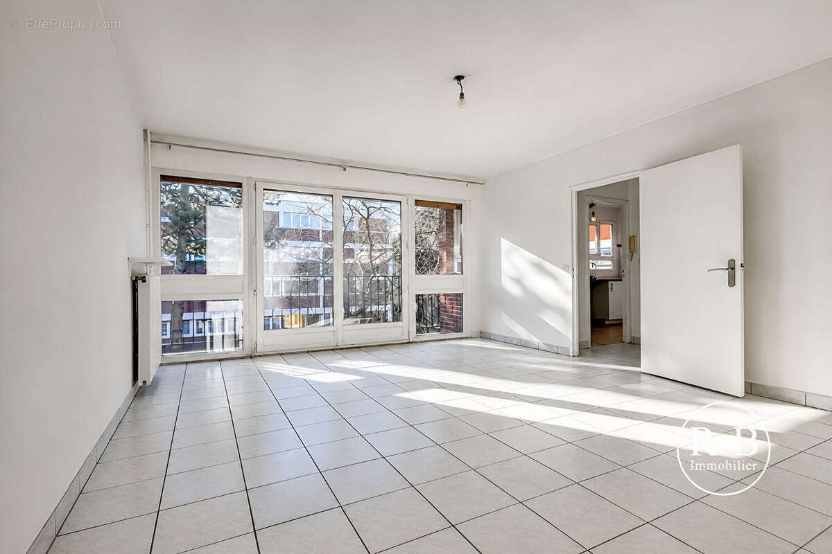 Appartement à LES CLAYES-SOUS-BOIS