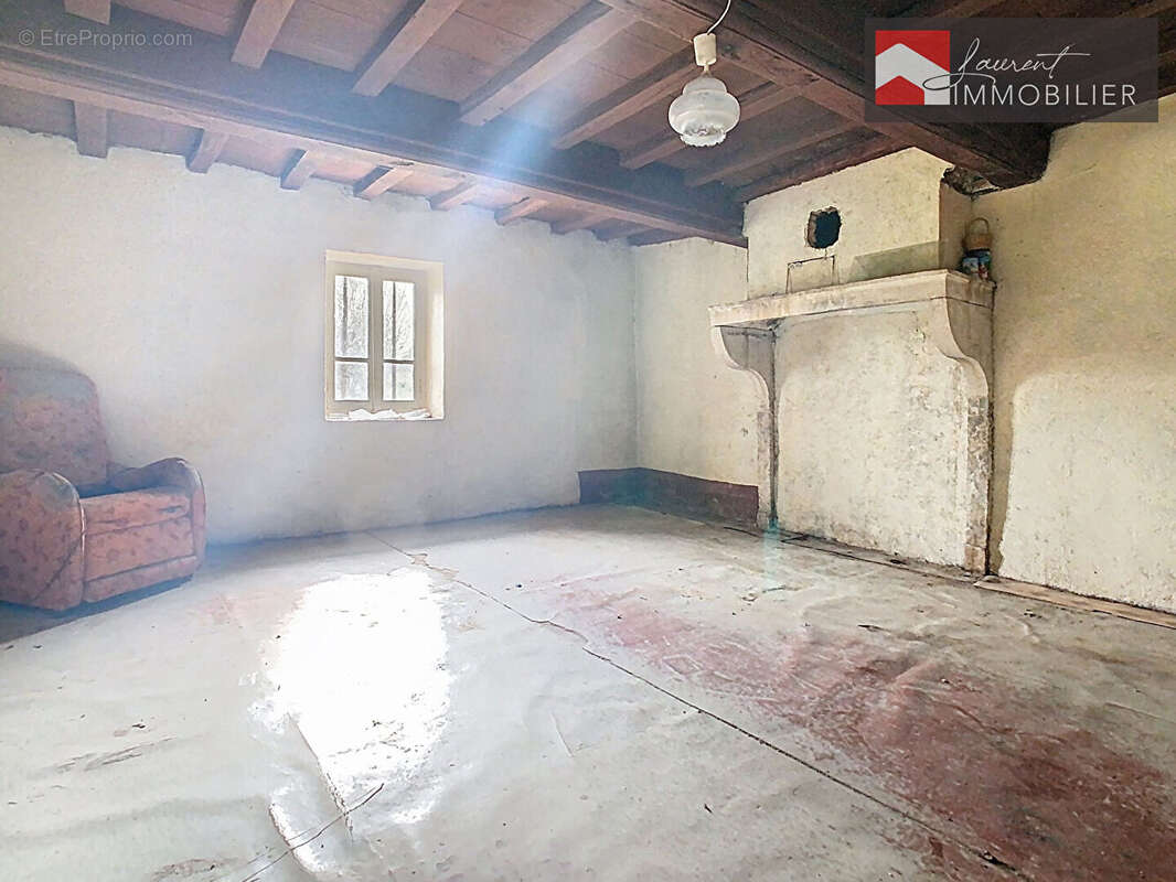 Maison à L&#039;ABERGEMENT-DE-CUISERY