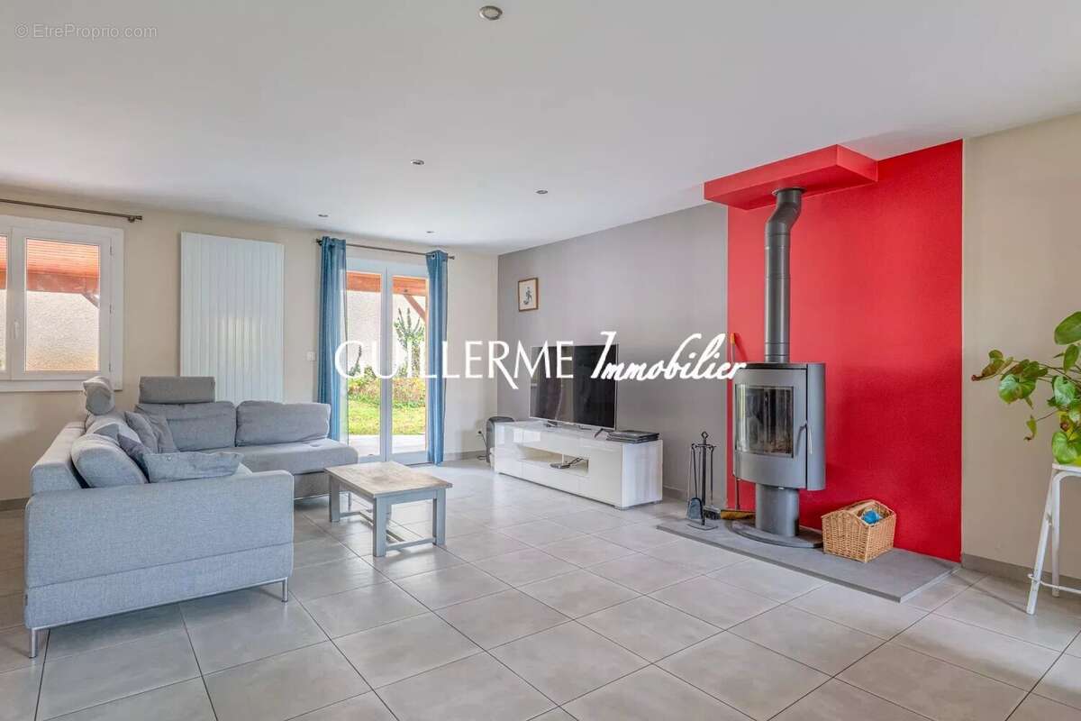 Maison à JASSANS-RIOTTIER