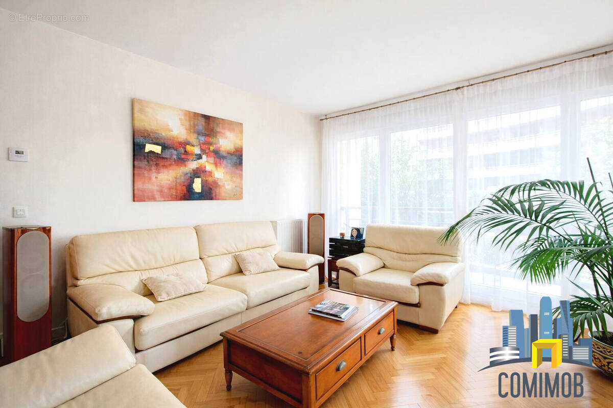 Appartement à COURBEVOIE