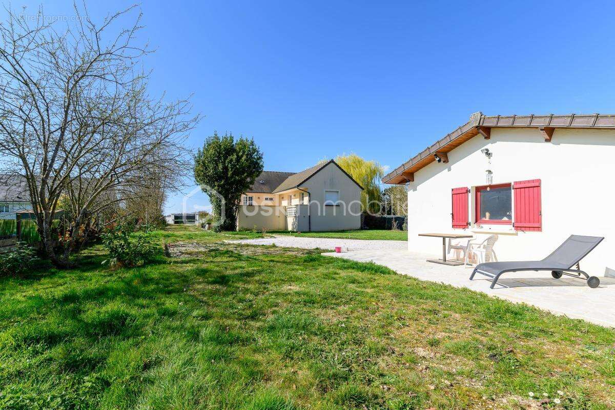 Maison à VILLENEUVE-LE-COMTE