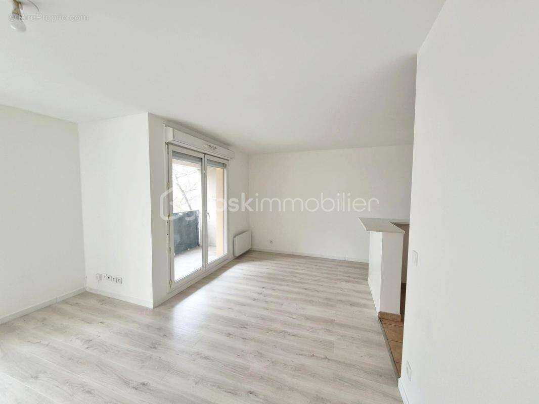 Coup de coeur ! 2 pièces rénové avec balcon, parking et dpe c – résidence villa des poètes - photo 9