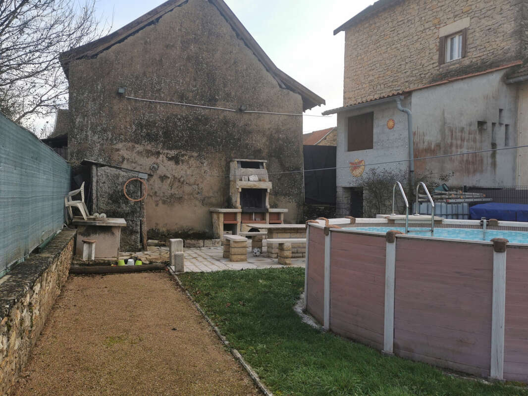 Maison à PORCIEU-AMBLAGNIEU