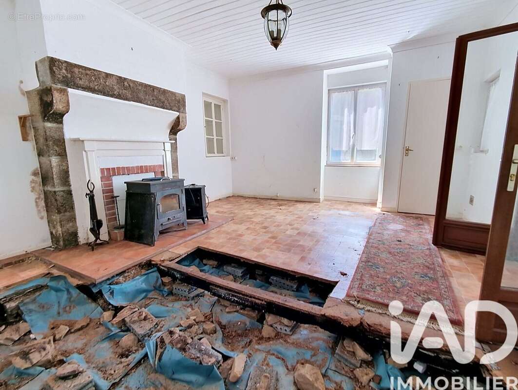 Maison 137 m² à Trans-La-Foret  - photo 8