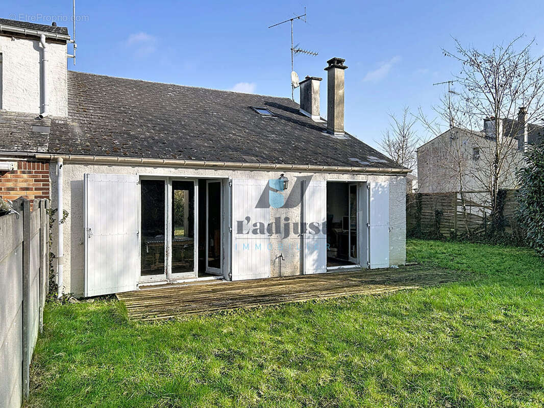 Maison à SAINT-PIERRE-LES-NEMOURS