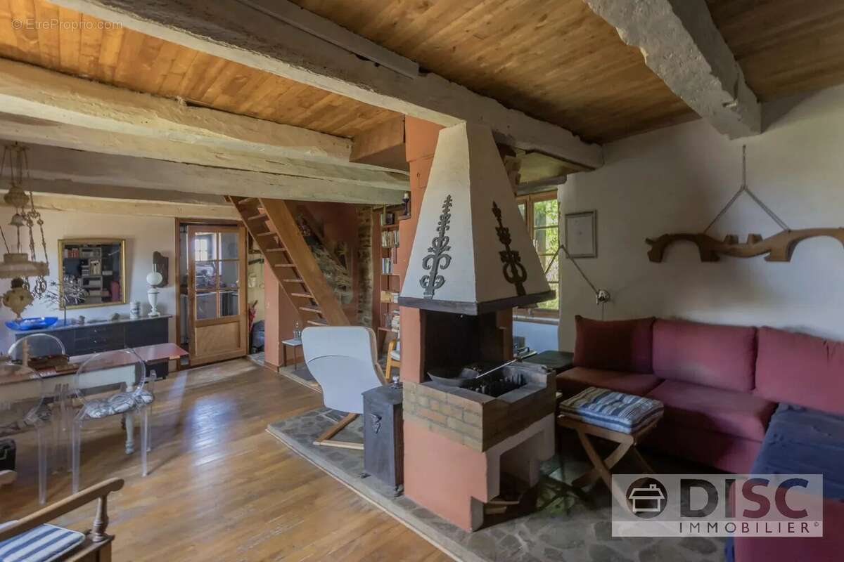 Ensemble de deux maisonnettes, grand atelier et hangar autour d’une cour intérieure - photo 7