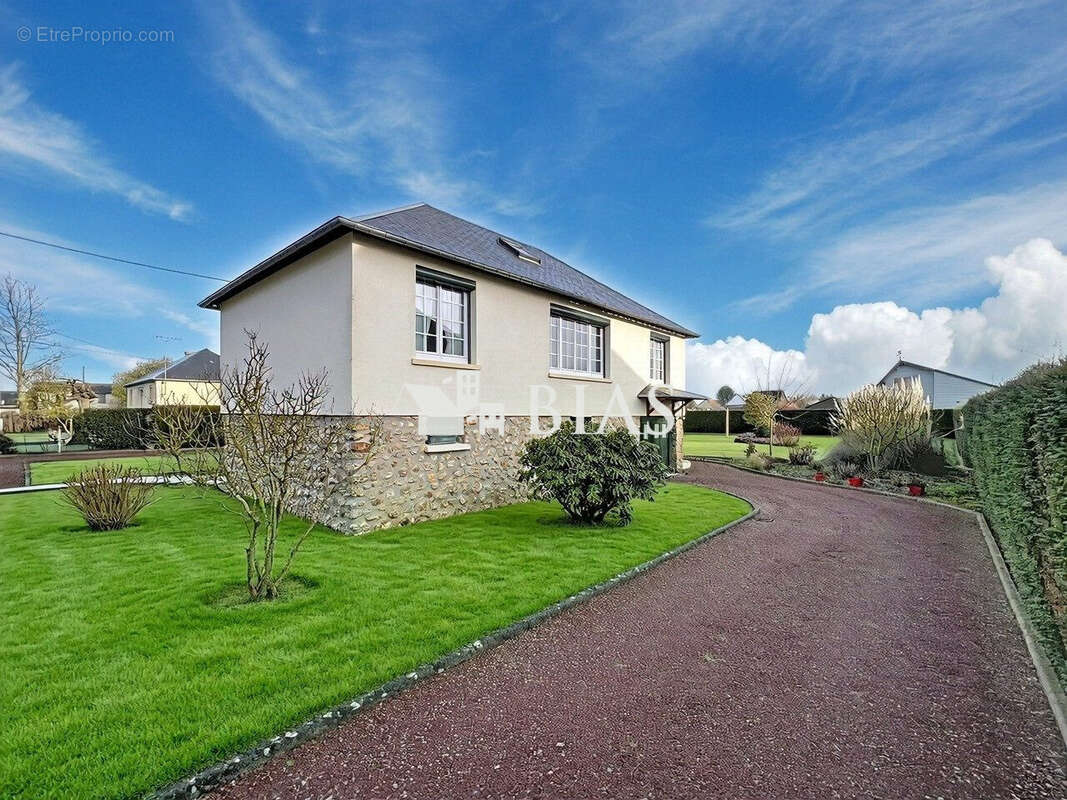 Maison 75 m² à Menneval  - photo 2