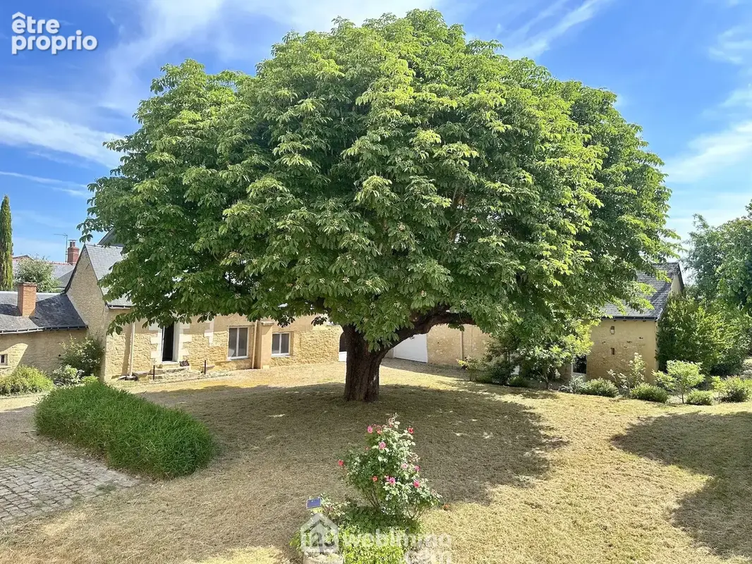 Le tout niché dans un parc arboré...