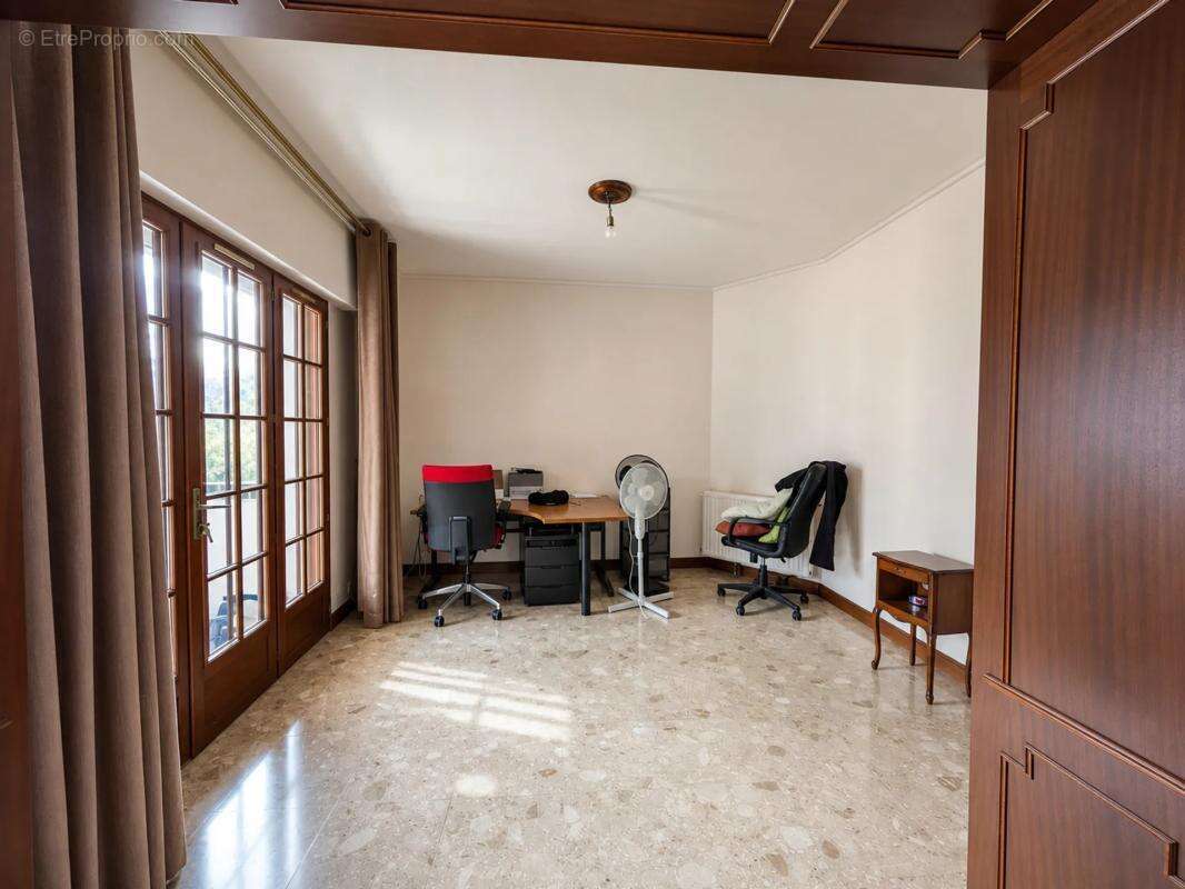 Maison familiale de 168m² avec jardin à Mézières-sur-Seine - photo 7