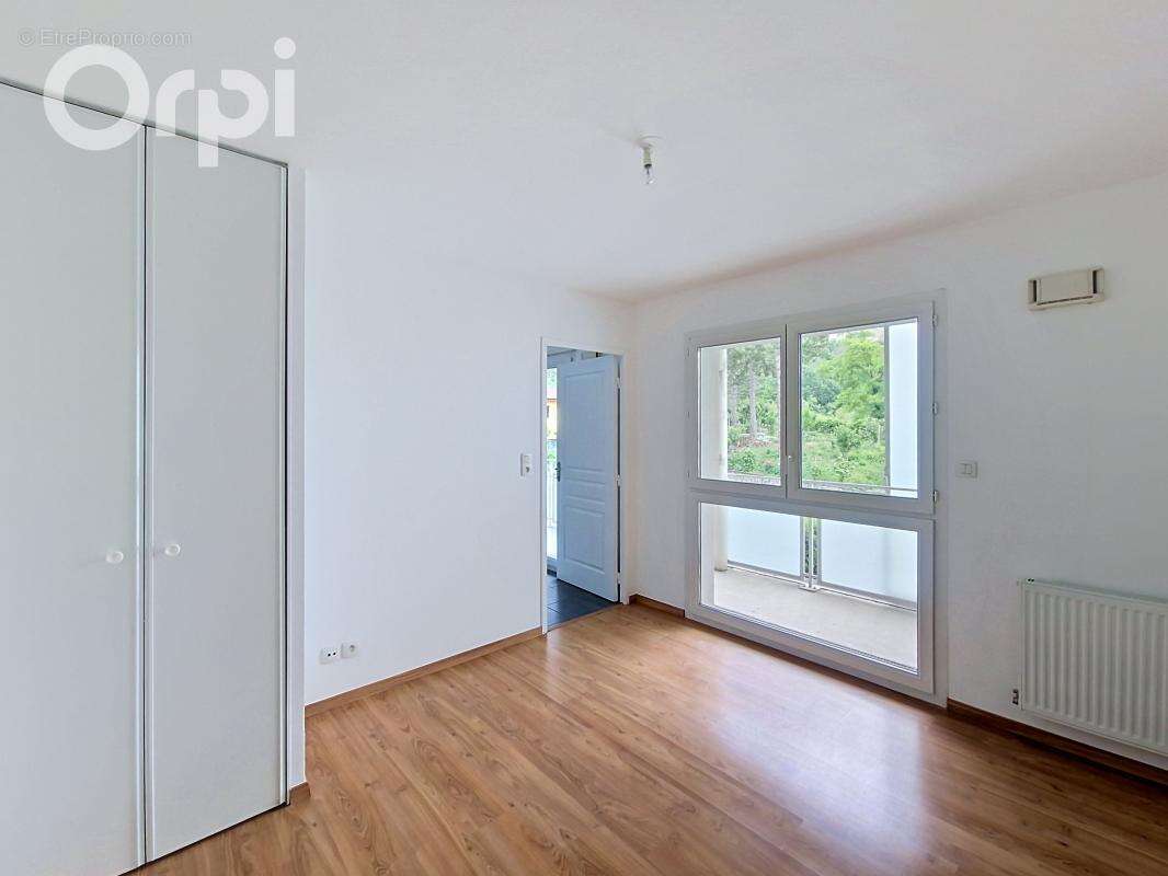 Appartement à ETREMBIERES