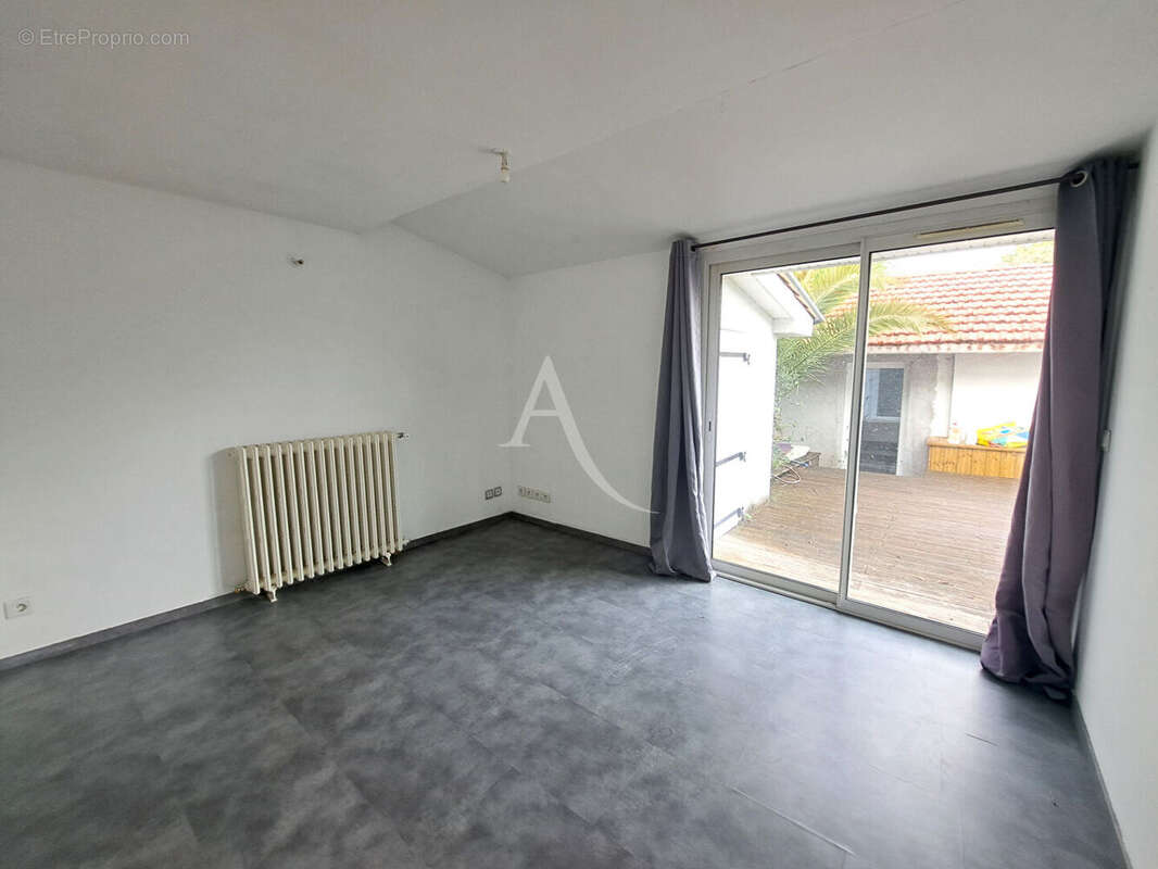 Maison à VILLENEUVE-DE-MARSAN